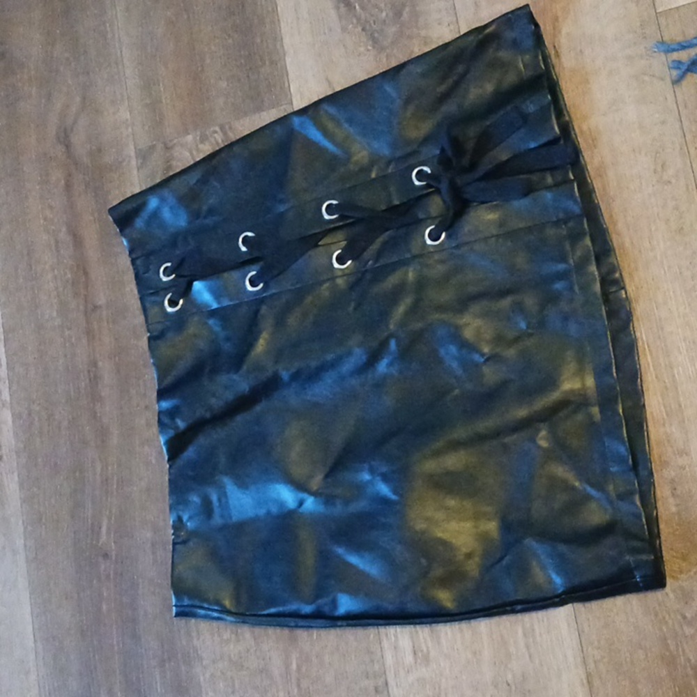 NWT Charlotte Russe Black Faux Leather Mini Skirt Size XL